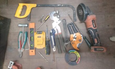 Escruchó un bar de la costa, robó herramientas de una casa y fue detenido por Prefectura