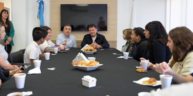 Raimundo recibió a los autores de los proyectos ganadores del Presupuesto Participativo Joven 2024