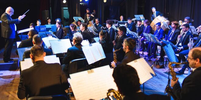 La Banda Sinfónica Municipal vuelve al Teatro Aldo Braga con «Conexión Piazzolla»